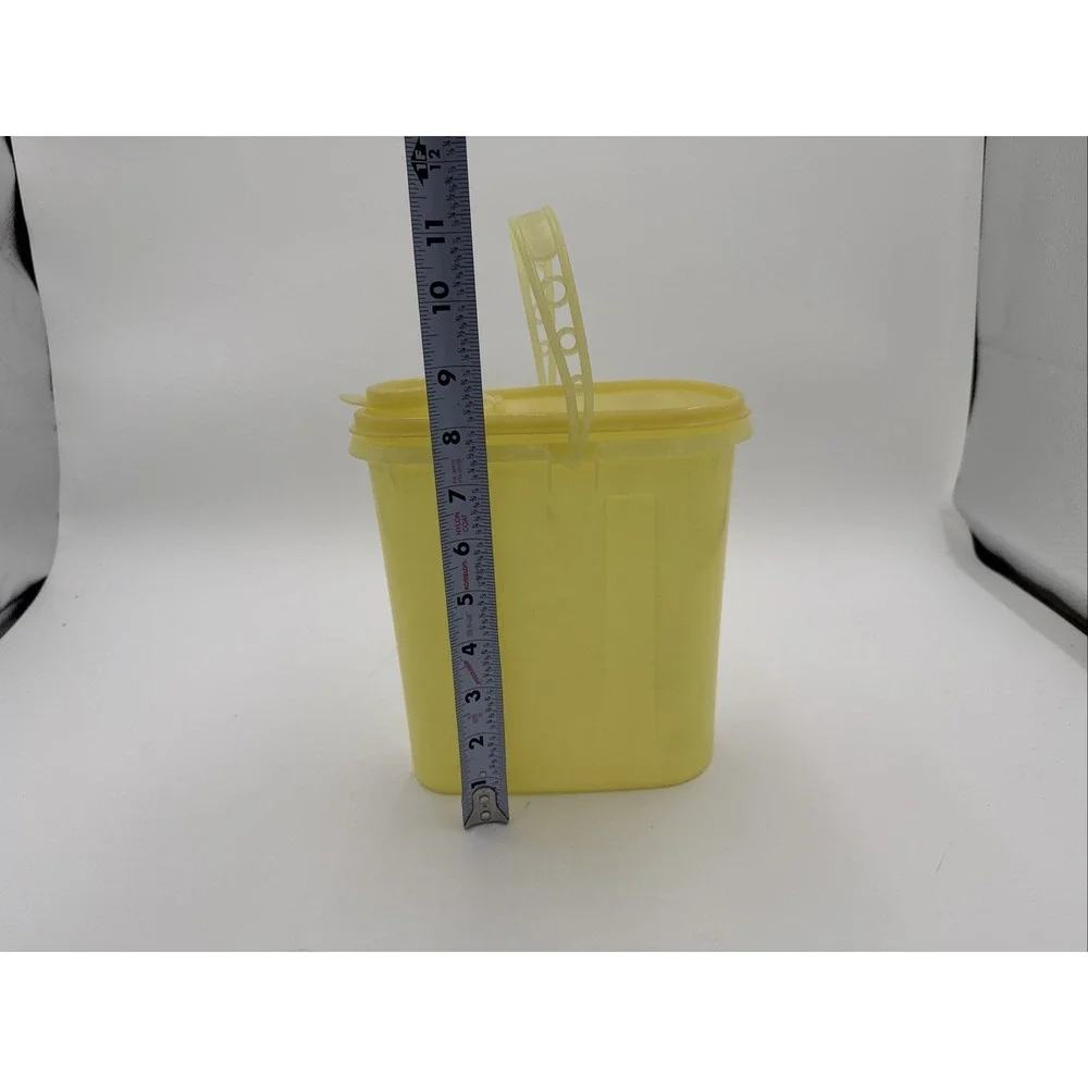 Vtg Tupperware Yellow Slim‎ Pitcher Beverage Container with Handle and Spout Lid